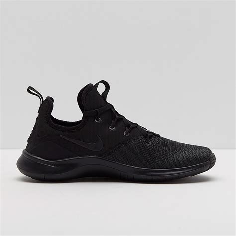 best black tennis shoes women.